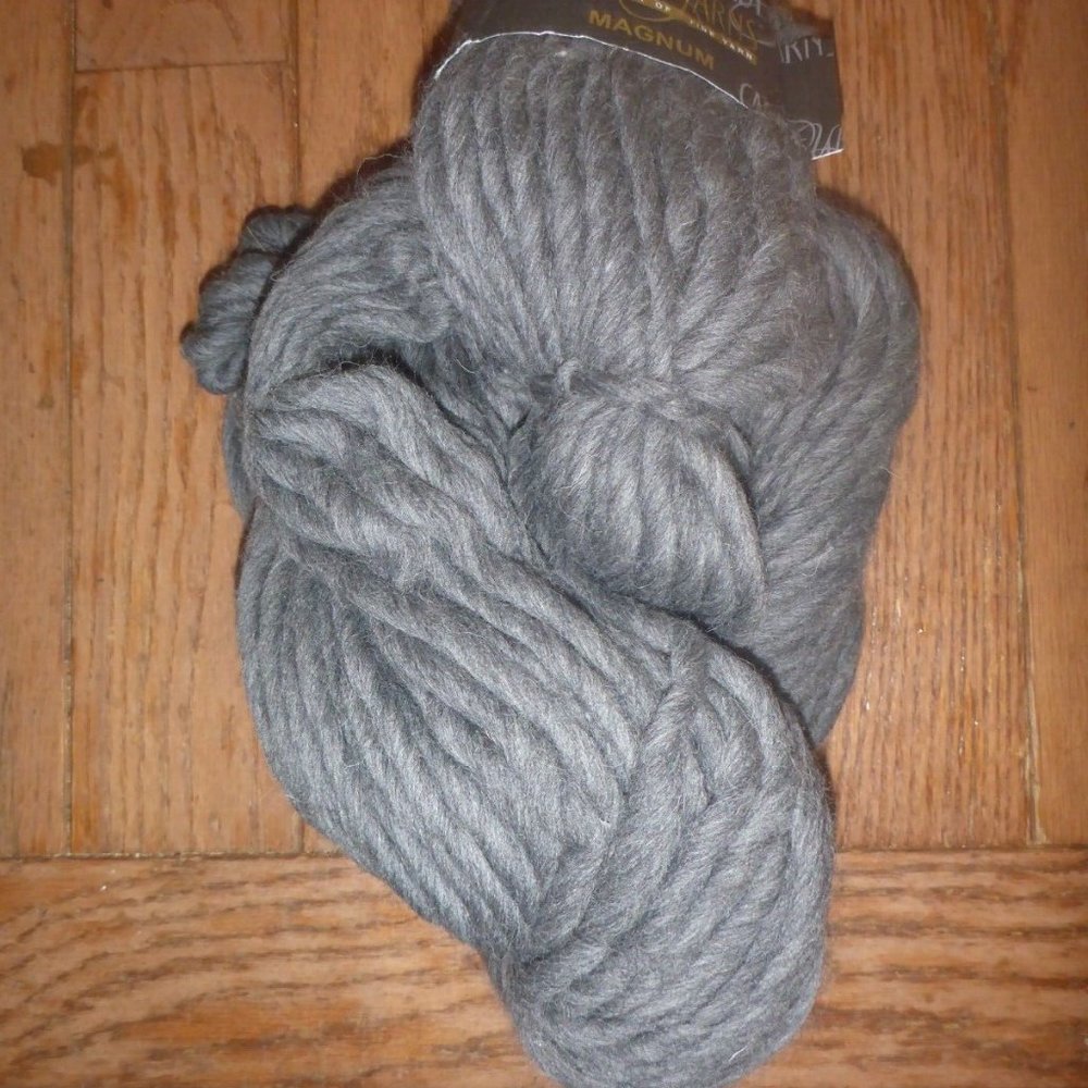 1 Giant Hank Cascade Yarns Magnum 100% Peruvian Highland Wool Color 8400 - Rare!